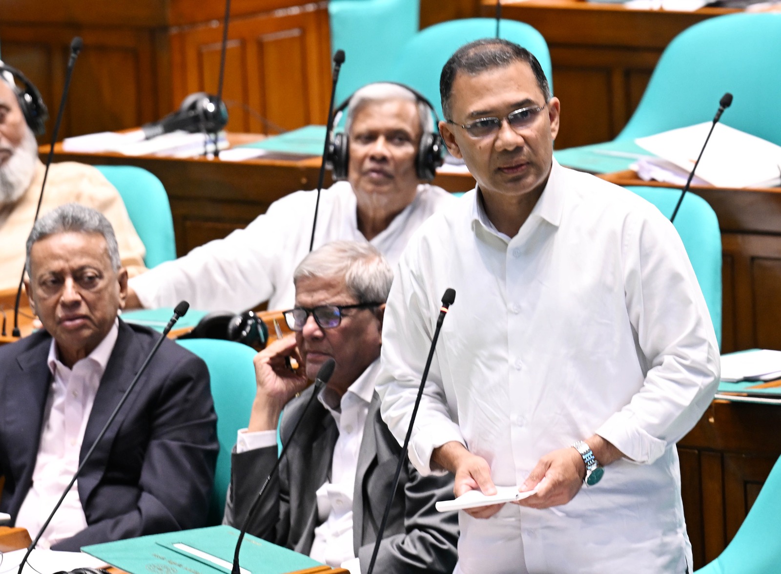 জ্বালানি সংকট মোকাবিলায় ১০ সদস্যের যৌথ কমিটি গঠনের প্রস্তাব প্রধানমন্ত্রীর